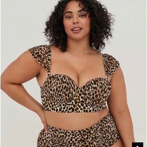 Torrid Beautiful SwimSuit Bikini top. NWT - size 5 DD/F